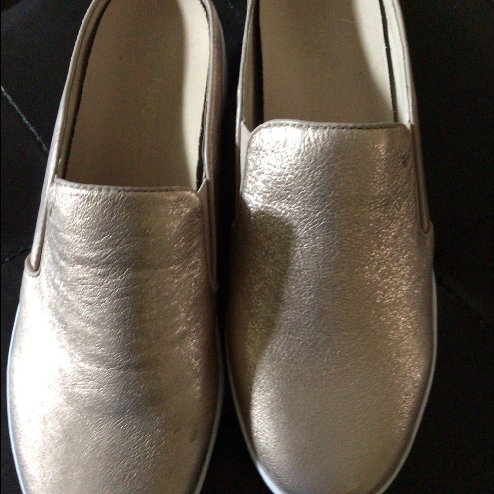 Vionic Slides. Size 10. Rose Gold color.
